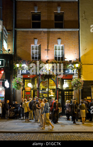 Vertical view of the bustling outside of the Palace Bar during the night time in the Temple Bar area of Dublin. Stock Photo