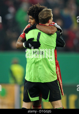 Munich's goalkeeper Manuel Neuer (R) and Dante hug after the DFB Cup round of sixteen match betwen FC Augsburg and FC Bayern Munich at SGL arena in Augsburg, Germany, 18 December 2012. Photo: Tobias Hase Stock Photo