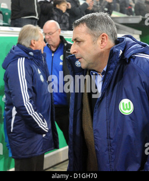 Wolfsburg's sports manager Klaus Allofs (R) walks past Wolfsburg's interim coach Lorenz-Guenther Koestner (L) prior to the DFB Cup soccer match at the Volkswagen-Arena in Wolfsburg, Germany, 19 December 2012. Photo: Peter Steffen Stock Photo