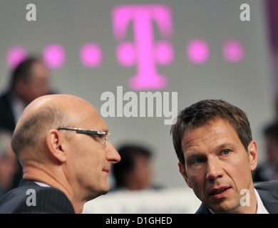 Deutsche Telekom CEO Rene Obermann (R) and CFO Timotheus Hoettges (L) talks ahead of the German telecommunication giant's general meeting in Cologne, Germany, 03 May 2010. Photo: OLIGER BERG Stock Photo