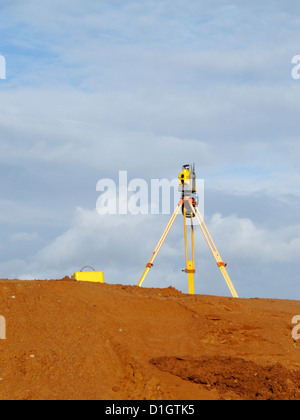 Trimble total station EDM theodolite which can be operated without an assistant as it automatically tracks the target prism UK Stock Photo