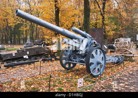 15 cm sFH 18, German WWII heavy field howitzer, Polish Army Museum in Warsaw, Poland Stock Photo