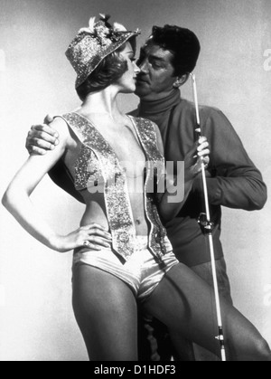 THE SILENCERS (1966) STELLA STEVENS, DEAN MARTIN, PHIL KARLSON (DIR) SILN 004 MOVIESTORE COLLECTION LTD Stock Photo