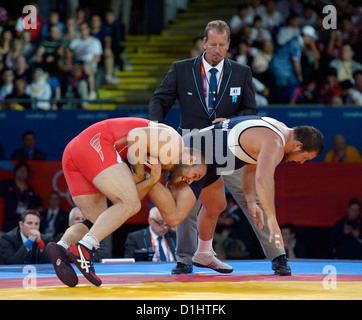 Tervel Ivaylov Dlagnev (USA, United States of America, red) and Aleksei Shemarov (BLR, Belarus). Mens Freestyle Wrestling Stock Photo