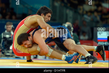 Anzop Urishev (RUS, Russian Federation, red) and Ibragim Aldatov (UKR, Ukraine). Mens Freestyle Wrestling Stock Photo