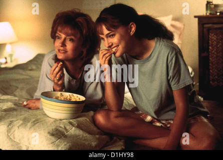 Ueberall, Nur Nicht Hier  Anywhere But Here  Adele (Susan Sarandon), Amy (Nathalie Portman) *** Local Caption *** 1999 20th Stock Photo