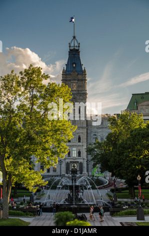 Fontaine de Tourny and the Parliament Building in Quebec City, province of Quebec, Canada Stock Photo