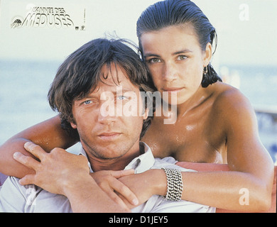 Teuflische Umarmung Annee Des Meduses, L' Szenenbild Stock Photo Alamy