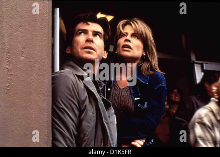 Dante's Peak / Linda Hamilton / Pierce Brosnan Stock Photo - Alamy
