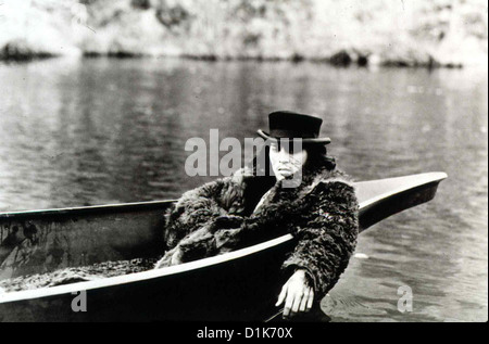 Dead Man  Dead Man  Johnny Depp Nobody geleitet Bill (Johnny Depp) das Ufer des Totensees. *** Local Caption *** 1995 MIRAMAX Stock Photo