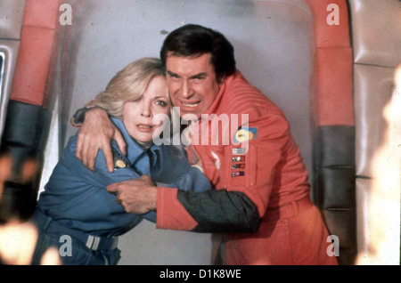 Angriff Auf Alpha 1  Destination: Moonbase Alpha  Dr. Helena Russell (Barbara Bain), Comander John Koenig (Martin Landau) *** Stock Photo