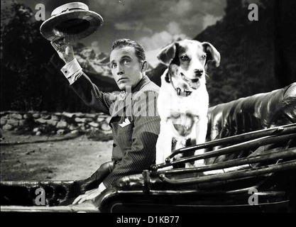 Kaiserwalzer   Emperor Waltz   Bing Crosby Aber dank Virgils (Bing Crosby) Hund ... *** Local Caption *** 1948  -- Stock Photo