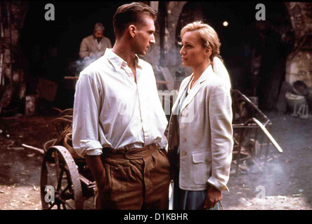 Der Englische Patient  English Patient,  Ralph Fiennes, Kristin Scott Thomas Graf Almasy (Ralph Fiennes) hat eine Stock Photo