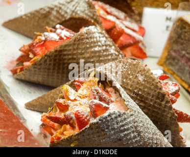 Österrreich, Wien 9, Währinger Straﬂe 68, Cafe Weimar, Erdbeerstanitzel. Stock Photo