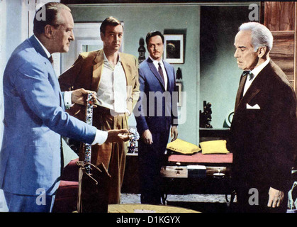 Kairo - Null Uhr  Cairo  George Sanders, Richard Johnson, Kamal El Shenawy, Walter Rilla Major Pickering (George Sanders,l) ist Stock Photo