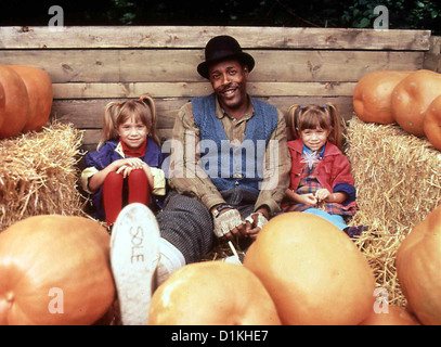 Halloween Twins  Double, Double, Toil Trouble  Mary-Kate Olsen, Meshach Taylor, Ashley Olsen *** Local Caption *** 1994 WB, Stock Photo