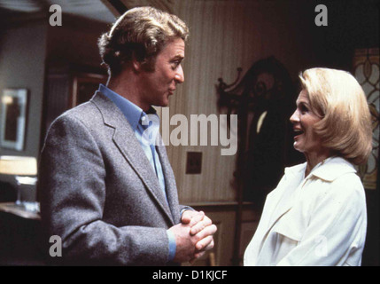 Dressed To Kill  Dressed To Kill  Michael Caine, Angie Dickinson Kate (Angie Dickinson) sucht den Psychiater Dr. Elliott Stock Photo