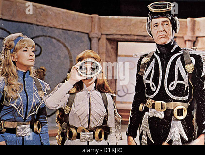 Kapitaen Nemo  Captain Nemo Underwater City  Nanette Newman, Luciana Paluzzi, Robert Ryan Nach einem Schiffsunglueck rettet Stock Photo