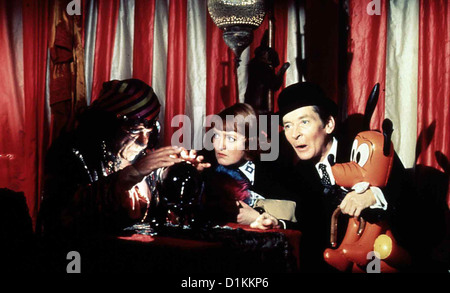 Carry On: Ist Ja Irre - Ein Streik Kommt Selten Allein  Carry On Round Bend  Sid James, Patsy Rowlands, Kenneth Williams In der Stock Photo