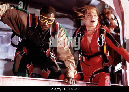 Drop Zone  Drop Zone  Pete Nessip (Wesley Snipes), Jesse Crossman (Yancy Butler) *** Local Caption *** 1994 Paramount clips Stock Photo