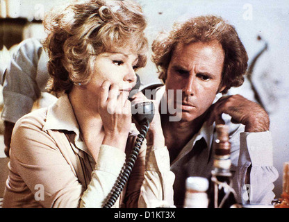 Familiengrab  Family Plot  Barbara Harris, Bruce Dern Hellseherin Blanche (Barbara Harris) und Taxifahrer Lumley (Bruce Dern) Stock Photo