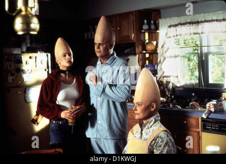 Die Coneheads  Coneheads  Michelle Burke, Dan Aykroyd, Jane Curtin Vom Chef der Einwanderungsbehörde gejagt, warten die Stock Photo