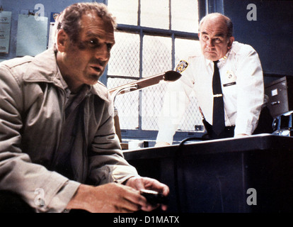The Bronx  Fort Apache - Bronx  Paul Newman, Edward Asner Als ein Polizist ein Strassenkind getoetet hat, fordert Murphy (Paul Stock Photo