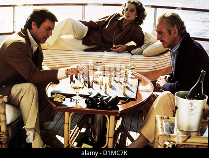 Der Fluch Des Rosaroten Panthers  Curse Pink Panther  George Litton (Robert Wagner), Lady Litton (Capucine), Sir Charles Litton Stock Photo