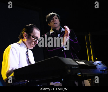 Sparks plays HMV Forum on 20/03/2009 at HMV Forum, London.  Persons pictured: Ron Mael (keyboards) and Russell Mael (vocals).. Picture by Julie Edwards Stock Photo