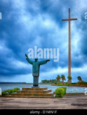 Statue of Father Francisco Lopez with the Great Cross in the background, St. Augustine, Florida Stock Photo