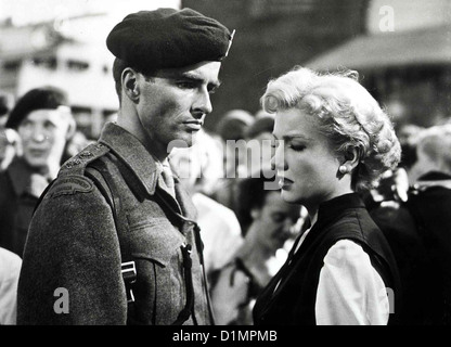 Zum Schweigen Verurteilt  I Confess  Montgomery Clift, Anne Baxter Bevor Michael Logan (Montgomery Clift) Priester wurde, hatte Stock Photo