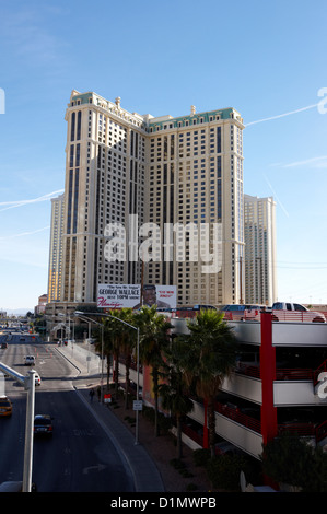 The rising sun is reflected by the towering Las Vegas Strip Resorts onto  Marriott's Grand Chateau Stock Photo - Alamy