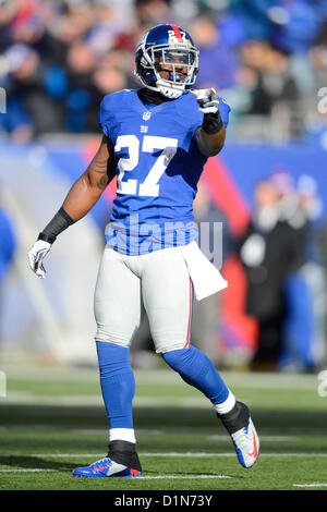 New York Giants' Stevie Brown, left, intercepts a pass to Philadelphia ...