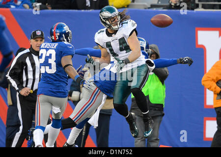 New Jersey, USA. 30 December 2012: New York Giants strong safety Kenny Phillips (21) breaks up a pass intended for Philadelphia Eagles wide receiver Riley Cooper (14) during a week 17 NFL matchup between the Philadelphia Eagles and New York Giants at MetLife Stadium in East Rutherford, New Jersey. The Giants defeated the Eagles 42-7. Stock Photo