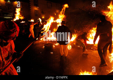 Allendale, Northumberland, UK. 1st January 2013. Participants set alight the bonfire during New Year's Eve Tar Bar'l (Tar Barrel) celebrations in Allendale, Northumberland. The traditional celebrations, which involve the village's men carrying burning bar Stock Photo