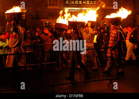 Allendale, Northumberland, UK. 1st January 2013. New Year's Eve Tar Bar'l (Tar Barrel) celebrations in Allendale, Northumberland. The traditional celebrations, which involve the village's men carrying burning barrels of tar on their heads, are believed to Stock Photo