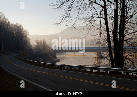 Windsor Cornish covered wooden bridge over the Connecticut river, New Hampshire, Vermont, makes a nice winter scene. Stock Photo