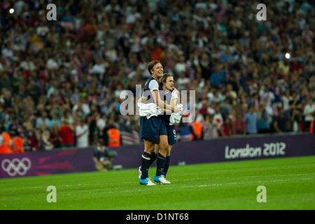 Abby Wambach (USA), - Heather O'Reilly (USA)-USA wins gold over Japan in Women's Football (soccer) at the Olympic Summer Games Stock Photo