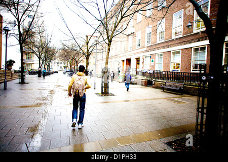 Students approaching SOAS, The School for Oriental and African Studies Stock Photo