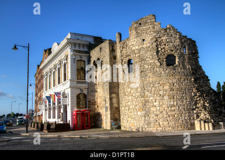 Southampton City ruins of the old walls, next to La Regata Restaurant and Tapas Bar, showing an abandoned supermarket trolley Stock Photo