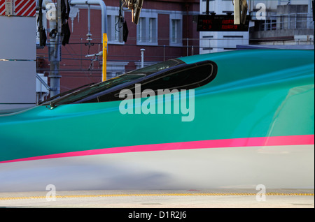 The Tohoku Shinkansen E5 series Hayabusa high-speed rail line arrives ...