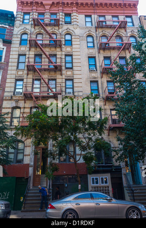 New York City, NY, USA, East Village, Urban NYC Tenement Building, E. 6th St. & Ave. C, low income neighborhood, poor neighborhood usa, housing Stock Photo