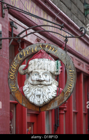 Edinburgh, The Christmas Shop Stock Photo: 9908637 - Alamy