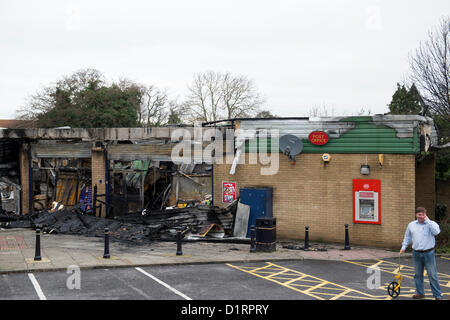 Triangle Shops, Laindon, Basildon, Essex. The day after a fire ripped through four businesses razing them to the ground. Council officials begin to assess the damage to the parade of shops they own and rent to the businesses and arrange site security.  Credit:  Allsorts Stock Photo / Alamy Live News Stock Photo