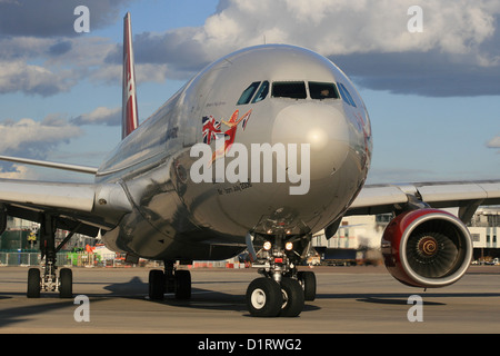 VIRGIN ATLANTIC AIRBUS A340 600 Stock Photo