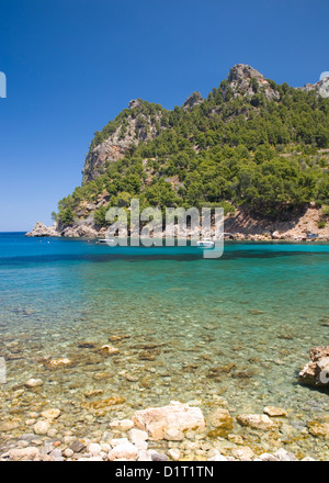Sa Calobra, Mallorca, Balearic Islands, Spain. View across the clear turquoise waters of Cala Tuent. Stock Photo