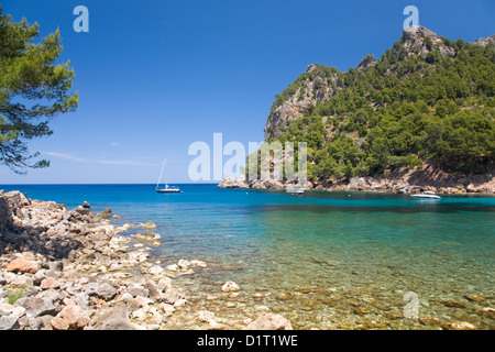 Sa Calobra, Mallorca, Balearic Islands, Spain. View across the clear turquoise waters of Cala Tuent. Stock Photo