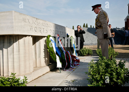 British military attaché, lays a wreath at at a French monument, Zeitenlik Allied Military Cemeteries in Thessaloniki, Greece Stock Photo