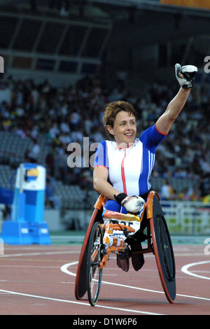 Dame Carys Davina 'Tanni' Grey-Thompson wins gold in wheelchair racing, Athens Paralympic Games, 2004 Stock Photo