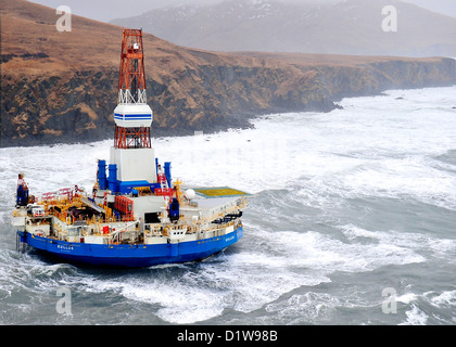 USCG oil drilling arctic platform Kodiak Kulluk MH-60 Jayhawk Alaska accident disaster tow towing energy Sitkalidak Island Royal Dutch Shell enviornmental enviornment ecology winter storm day outdoors US USA America Coast Guard rescue beached grounded waves swells aerial horizontal Stock Photo